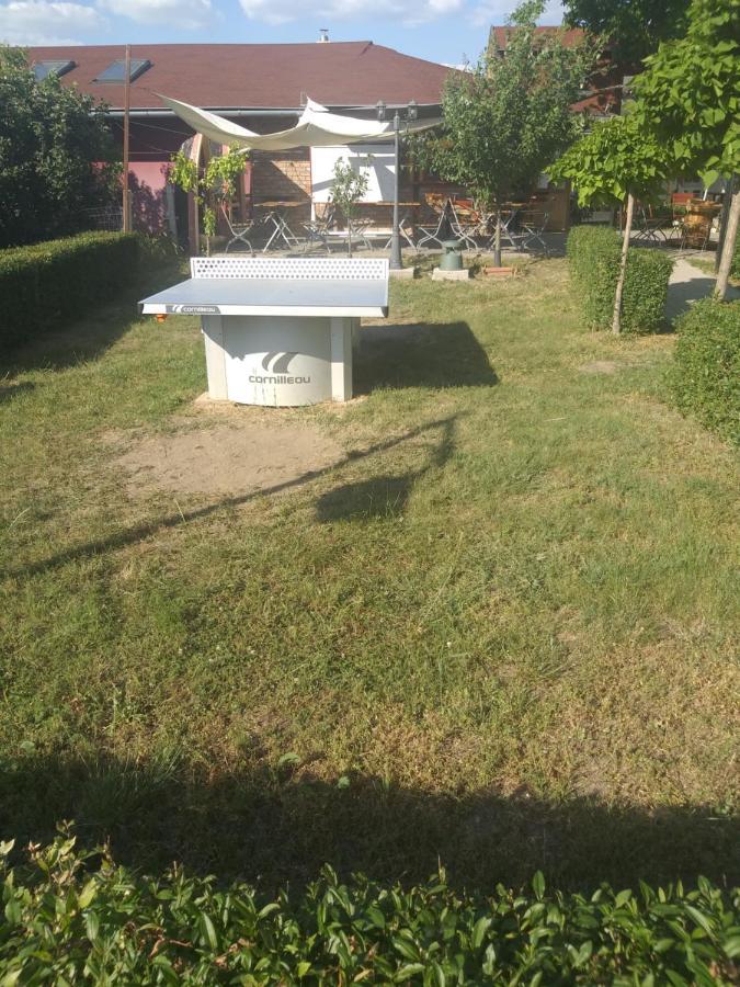 Kérész Panzió Acomodação com café da manhã Martely Exterior foto